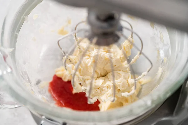 Whipping Strawberry Buttercream Frosting Stand Alone Electric Mixer Whisk Attachment — Stock Photo, Image