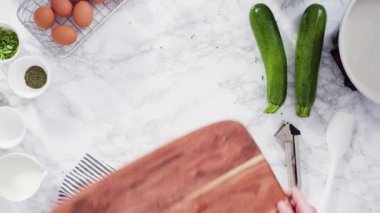 Bitkisel ekşi kremalı kabak keki yapıyorum..