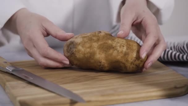 Готуємо Російську Картоплю Клинах Оливковою Олією Спеціями Запікання Духовці — стокове відео