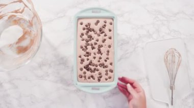 Ev yapımı çikolatalı dondurma, tavada..