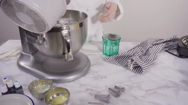 Mengen Van Ingrediënten Voor Italiaanse Boterroom Glazuur — Stockvideo
