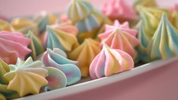 Pose Plate Cookies Meringue Licorne Multicolore — Video