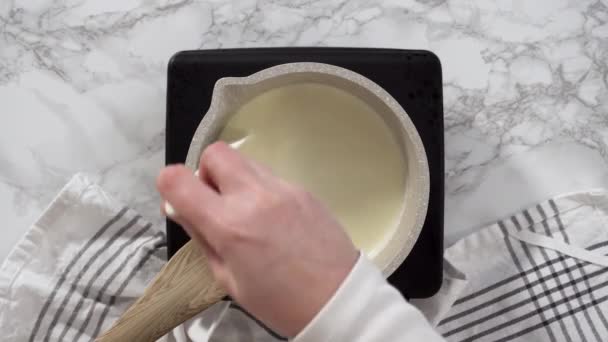 Fazer Cupcakes Chocolate Com Cobertura Creme Manteiga Doces Arco Íris — Vídeo de Stock