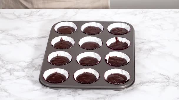 Fazer Cobertura Ganache Chocolate Cima Cupcakes Chocolate — Vídeo de Stock