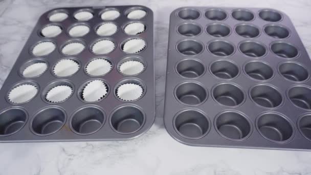 Mini Cupcakes Chocolate Con Glaseado Crema Mantequilla Italiana Decorado Con — Vídeos de Stock