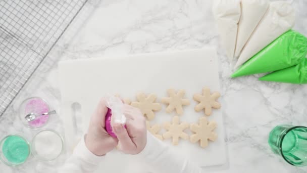 Bolinhos Açúcar Natal Gelados Com Glacê Real Colorido — Vídeo de Stock