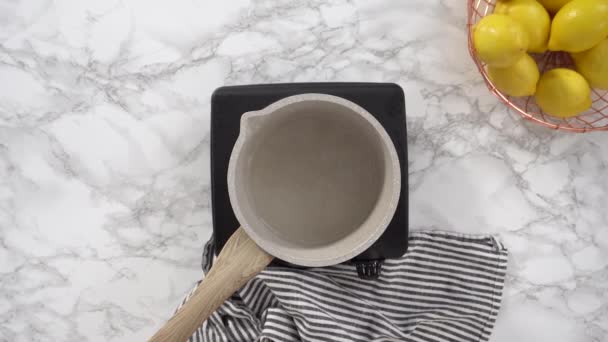 Bardak Karıştırma Kabı Limonlu Kek Pişirmek Için Malzemeleri Karıştırma — Stok video