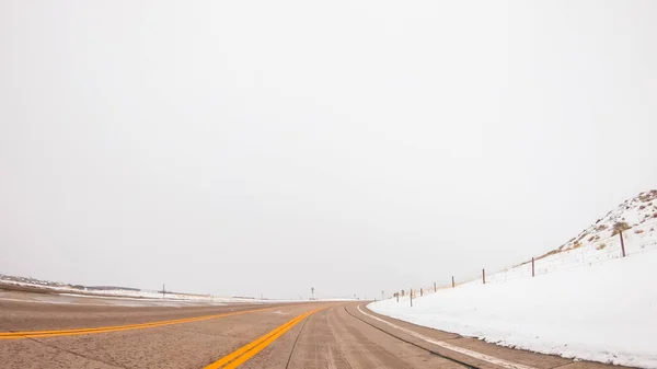 Conducir Por Una Carretera Rural Los Suburbios Estadounidenses Mañana Invierno — Foto de Stock