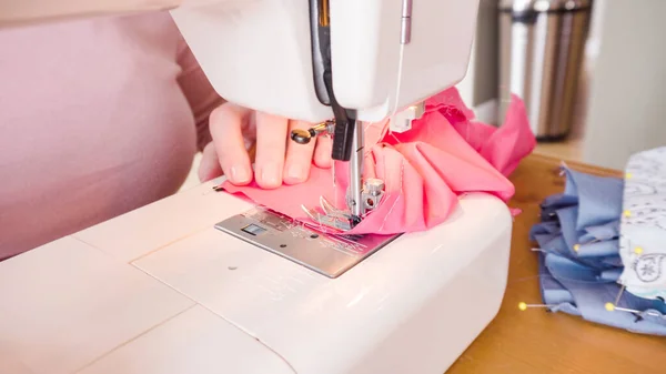 Couture Masque Coton Avec Une Machine Coudre Pour Épidémie Coronavirus — Photo
