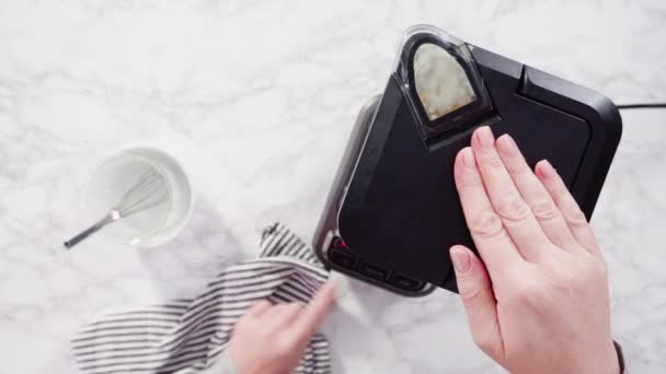 Düz Yatıyordu Krep Hamuru Yapmak Için Elektrikli Blender Karışımı — Stok video