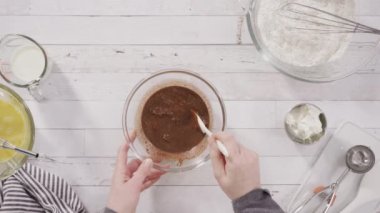 Gurme çikolatalı ahududulu kek yapıyorum. 