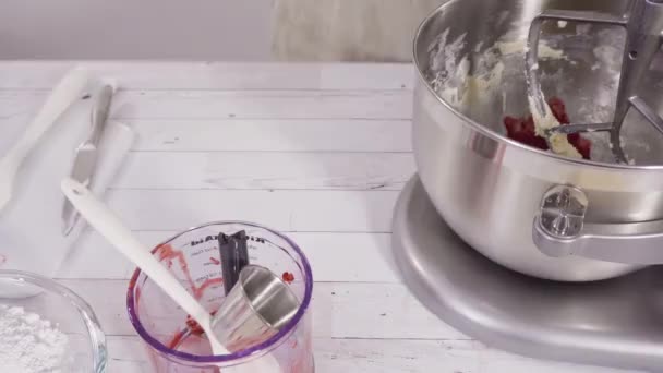 Making Gourmet Chocolate Raspberry Cupcakes — Wideo stockowe