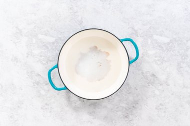 Dökme demirden yapılmış kabartma tozu ve sirkeyle daha cesur..