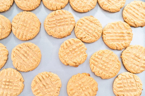 Biscotti Burro Arachidi Appena Sfornati Una Teglia Forno — Foto Stock