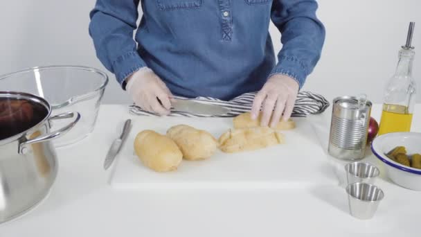Різання Овочів Інгредієнтів Приготування Салату Вінегрету Стільниці — стокове відео