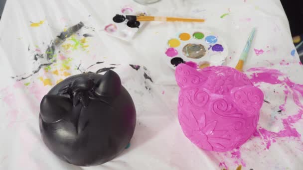 Pose Plate Peinture Artisanale Citrouille Avec Peinture Acrylique Pour Halloween — Video