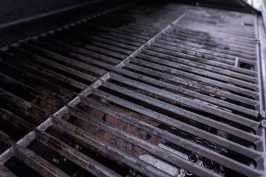 Temiz altı ocaklı ızgara yaz ızgarasına hazır..