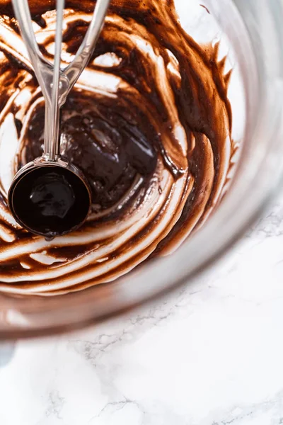 Baking Chocolate Cupcakes Scooping Chocolate Cupcake Batter Cupcake Pan — Stock Photo, Image