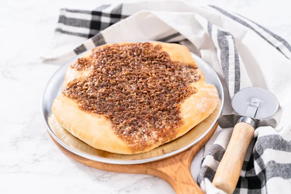 Pizza Sobremesa Canela Recém Assada Com Garoa Queijo Creme — Fotografia de Stock