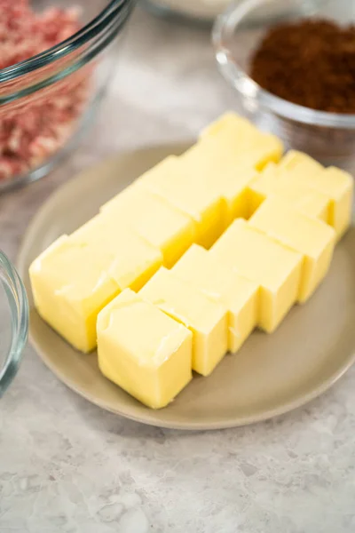 Gemessene Zutaten Glasschüsseln Zum Backen Von Schokoladenkeksen Mit Pfefferminzchips — Stockfoto