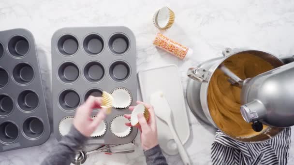 Kürbis Gewürz Cupcake Mit Streusel — Stockvideo