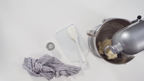 Шаг Шагом Измерение Теста Торта Цифровой Шкалой Кухни Испечь Трехслойный — стоковое видео
