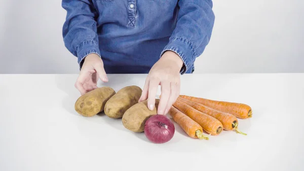 Schritt Für Schritt Zutaten Für Die Zubereitung Von Vinaigrette Salat — Stockfoto