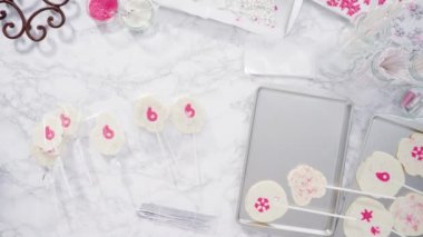 Büyük ev yapımı lolipoplar yapıyorum. 