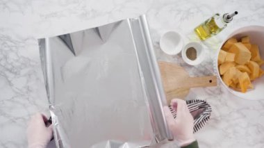 Zeytin yağı, tuz ve biberli organik spagetti hazırlıyorum..