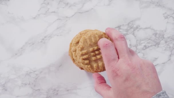 Placer Une Pâte Biscuits Beurre Arachide Sur Des Tapis Silicone — Video