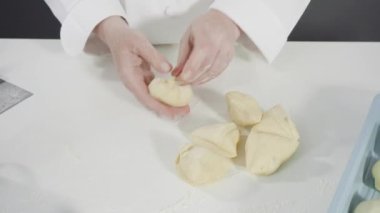 Ev yapımı ekşi ekmek ve mayalı ekmek.