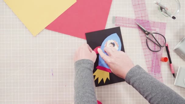 Menina Fazendo Cartão Dia Pai Artesanal Papel Construção — Vídeo de Stock