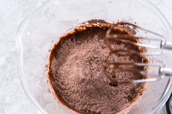 Misturando Ingredientes Para Assar Cupcakes Chocolate Unicórnio Arco Íris — Fotografia de Stock