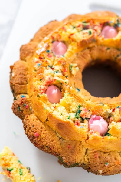 Close View Creating Holes Buttercream Filling Funfettti Bundt Cake — Stock Photo, Image