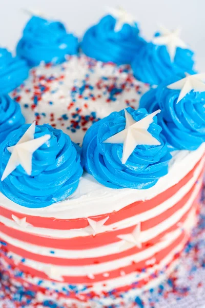 Versieren Chocoladetaart Met Witte Rode Blauwe Boterroom Glazuur Voor Juli — Stockfoto