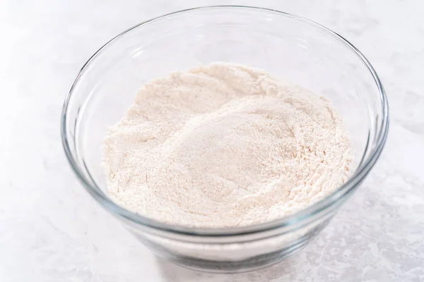 Składniki Mieszające Szklanej Misce Mieszania Pieczenia Słodkiego Chleba Dyniowego — Zdjęcie stockowe