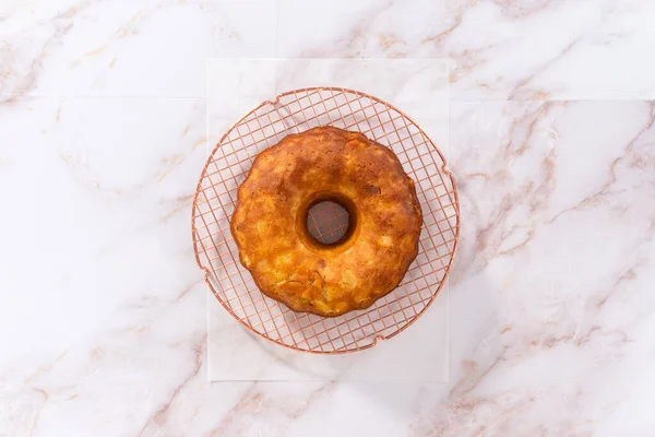 Flat Lay Cooling Freshly Baked Apple Bundt Cake Kitchen Counter — Stock Photo, Image