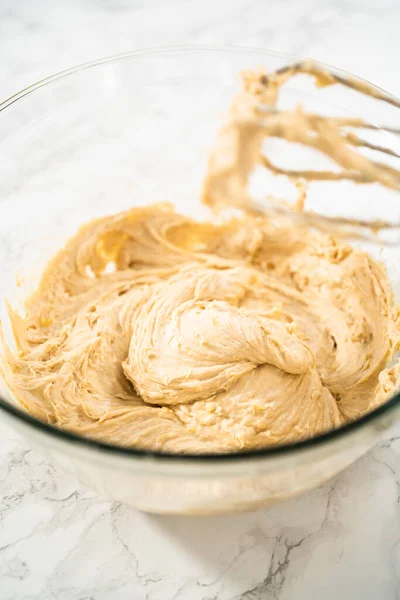 Mixing Ingredients Large Glass Mixing Bowl Bake Banana Oatmeal Muffins — Stock Photo, Image