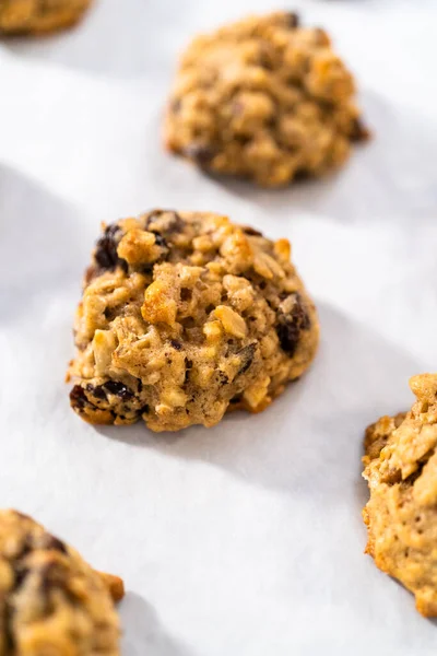 Cooling Freshly Baked Soft Oatmeal Raisin Walnut Cookies Kitchen Counter — Stock Photo, Image