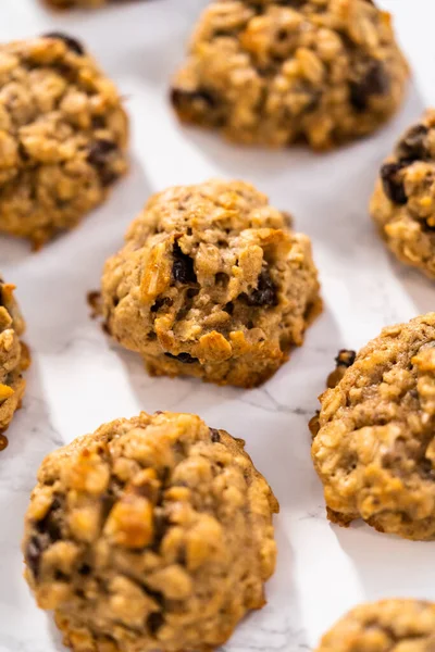 Vers Gebakken Zachte Havermout Rozijnen Walnoot Koekjes — Stockfoto