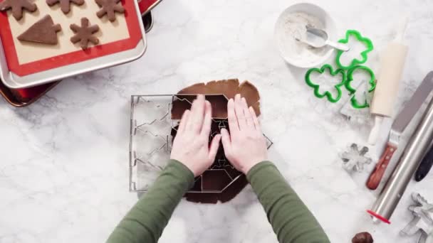 Ανοίγουμε Ζύμη Μπισκότων Ζάχαρης Για Ψήσουμε Χριστουγεννιάτικα Μπισκότα — Αρχείο Βίντεο