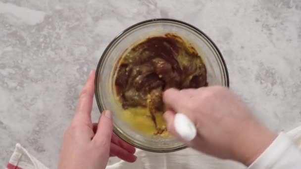 Hacer Pasteles Taza Chocolate Cerca Mezclando Ingredientes Ver — Vídeo de stock