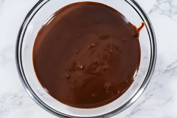 Chocolade Ganache Bereiden Een Glazen Mengkom — Stockfoto