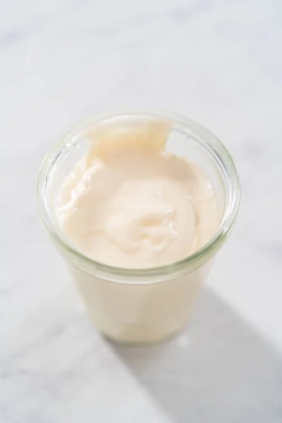 Esmalte Queso Crema Jat Vidrio Pequeño —  Fotos de Stock