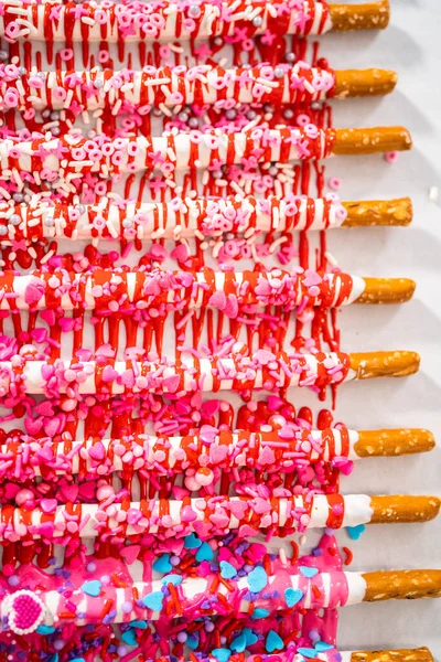 Drizzling Melted Chocolate Chocolate Dipped Pretzels Rods Decorating Sprinkles Make — Stock Photo, Image