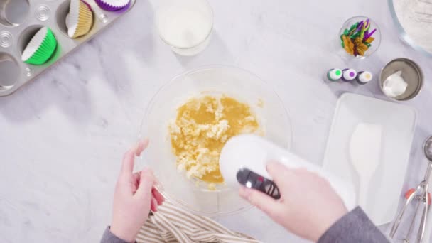 Passo Passo Processo Fazer Cupcakes Baunilha Com Cobertura Creme Manteiga — Vídeo de Stock