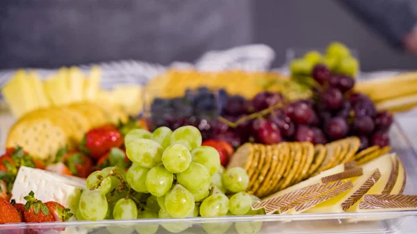 Step Step Arranging Cheese Platter Fresh Fruits Gourmet Cheese Crackers — Stock Photo, Image