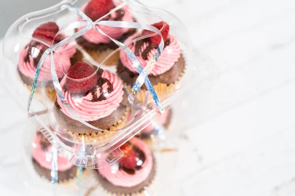 Embalagem Cupcakes Framboesa Chocolate Gourmet Caixas Plástico Transparente — Fotografia de Stock
