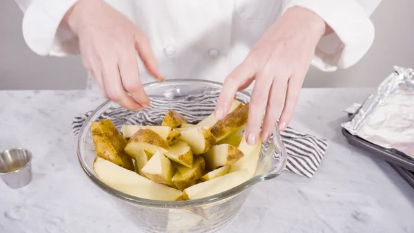 Step Step Seasoning Potato Wedges Bowl Water Prepare Baked Potato — Stock Photo, Image