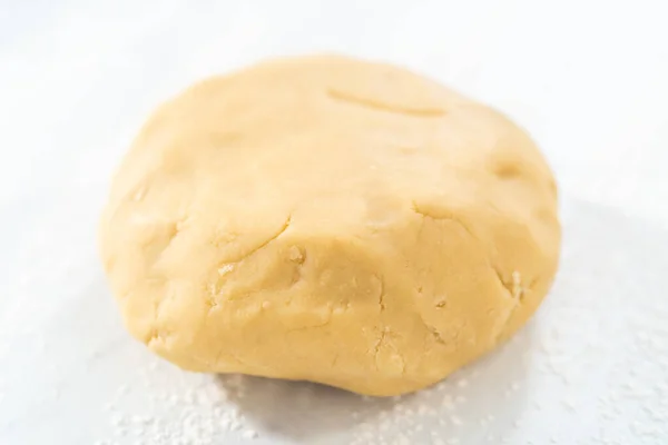 Vista Perto Bola Massa Torta Para Assar Torta Mascarpone Com — Fotografia de Stock